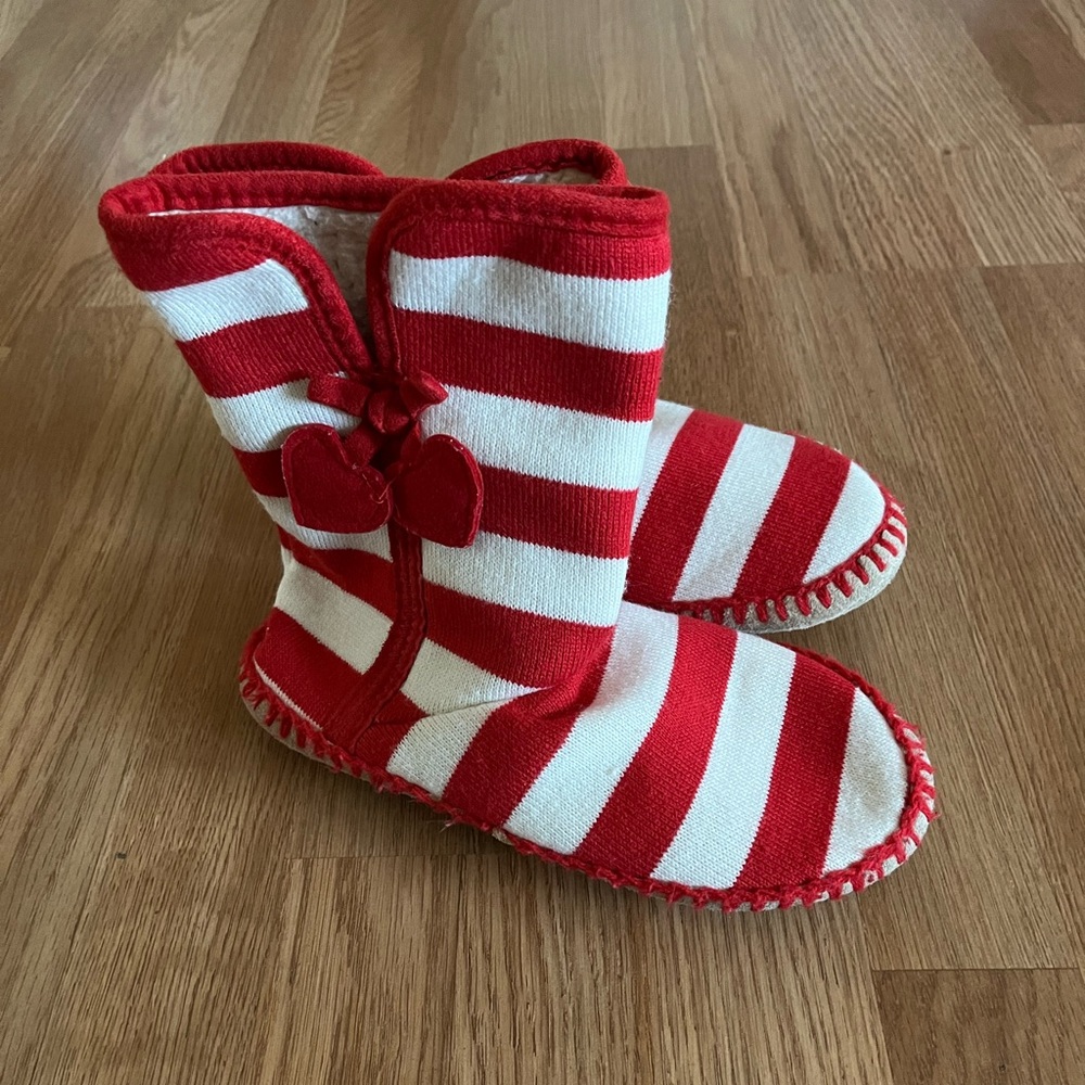 Old Navy Kid’s Fleece Slippers Size XXL (5/6)